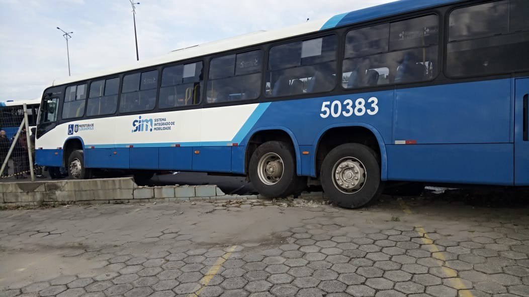 Ônibus no Ticen