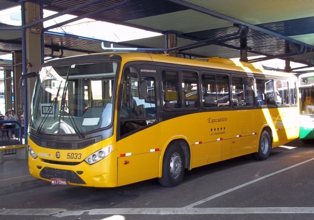 Ônibus no Terminal Urbano Cidade
