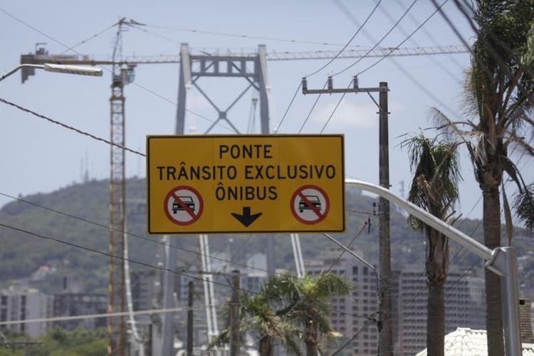 Só ônibus na Ponte Hercílio Luz