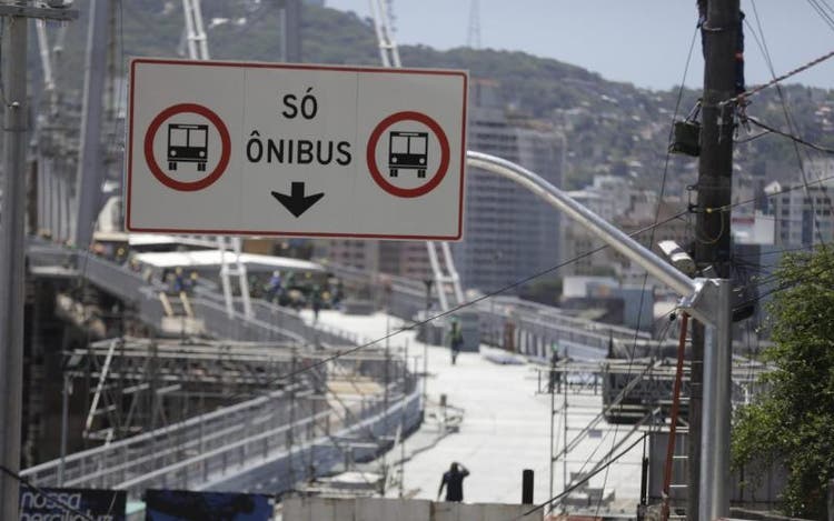 Só ônibus na Ponte Hercílio Luz