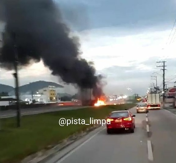 Caminhão em Biguaçu