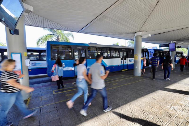 Passageiros Terminal de Ônibus