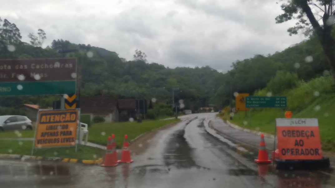 Liberado o tráfego para veículos leves na BR-280, na Serra de Corupá (SC) -  Estradas