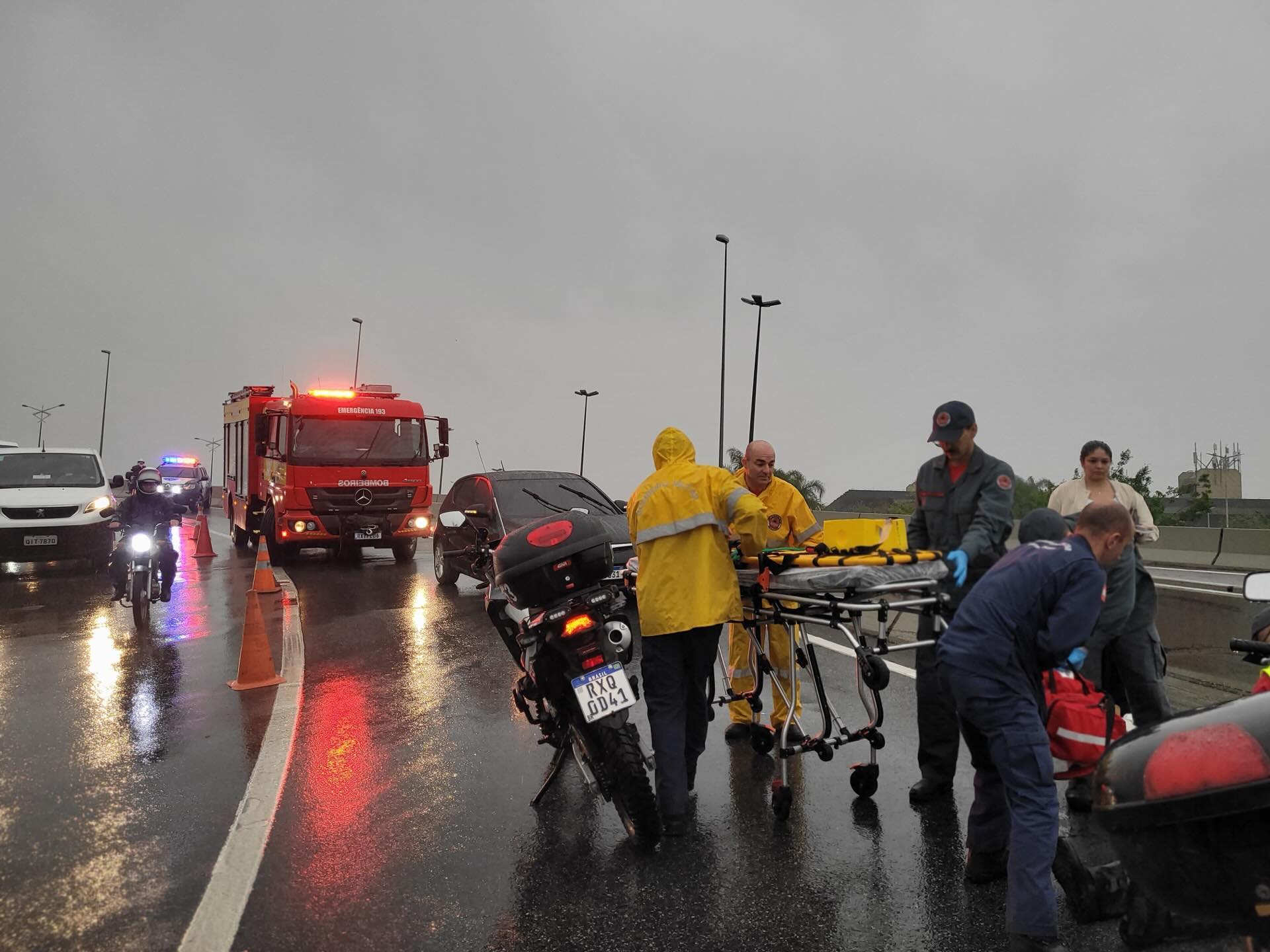 motociclista no Elevado