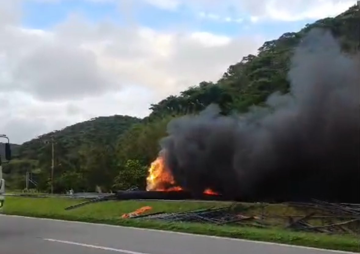 incêndio carreta palhoça