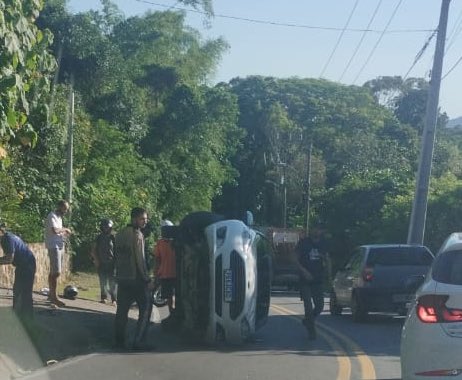 tombamento de veículo no local