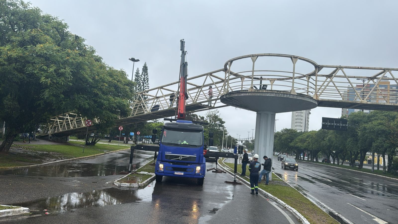 a passarela que liga o Terminal Rita Maria