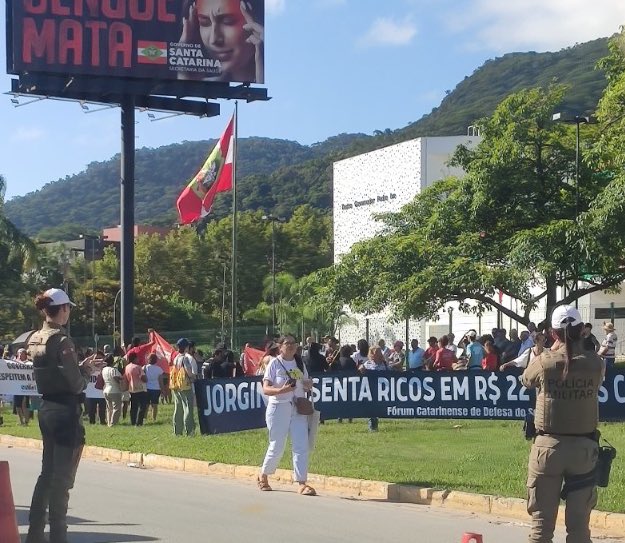 manifestação no Centro Administrativo SC-401