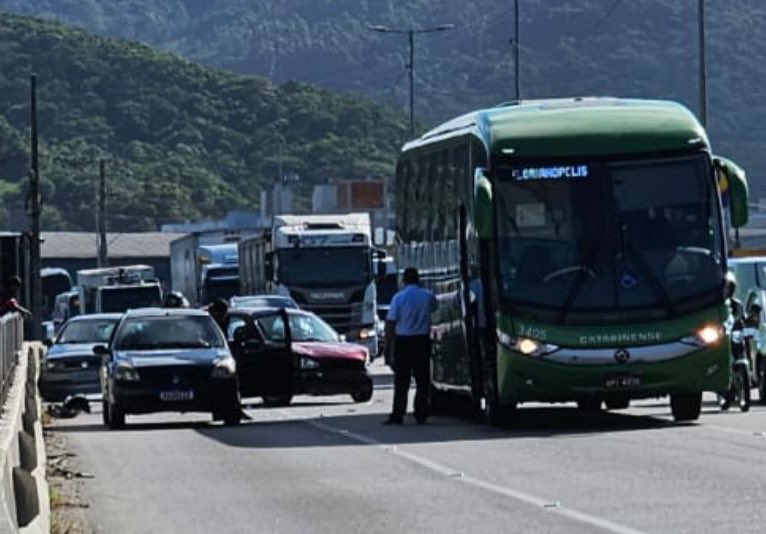 Colisão envolvendo veículos nas br-101