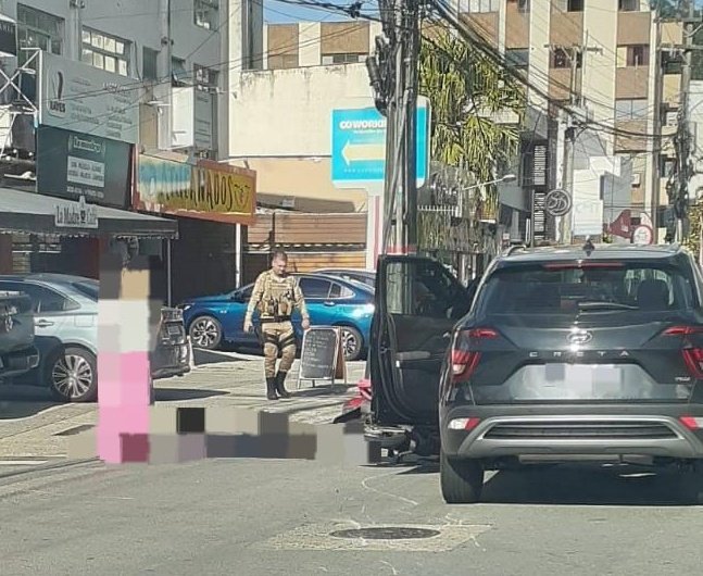 acidente na Rua Madre Benvenuta