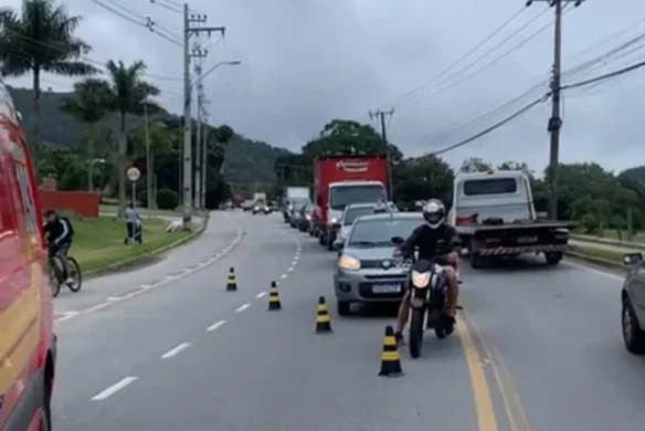 Colisão próximo ao Multi Open SC-406