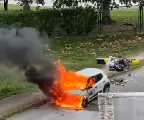 Veículo em chamas trindade