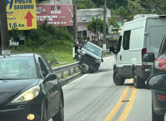 br-282 colisão envolvendo veículo nas proximidades