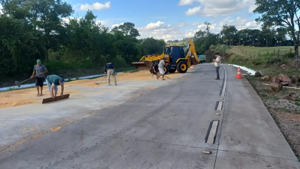Ocorrência no km 96 da BR-163 em Guaraciaba rodovias