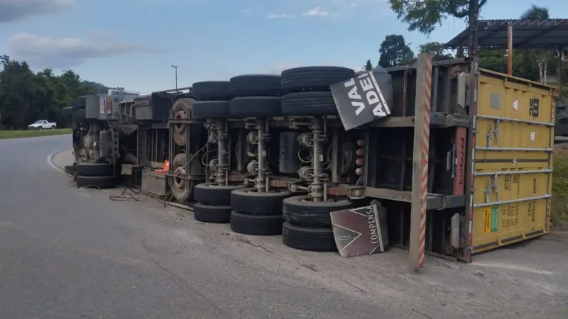 destombamento de caminhão sinistrado BR-470