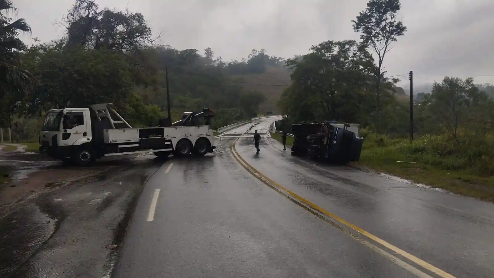 para destombamento de caminhão BR-470