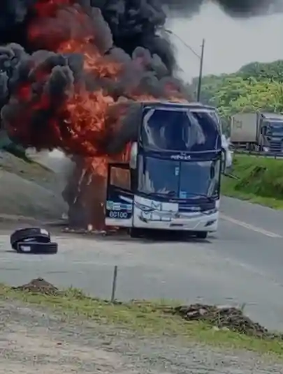 ocorrência de incêndio em ônibus br-101 Joinville