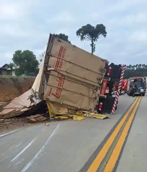 TRÂNSITO EM MEIA PISTA SC-477 Canoinhas