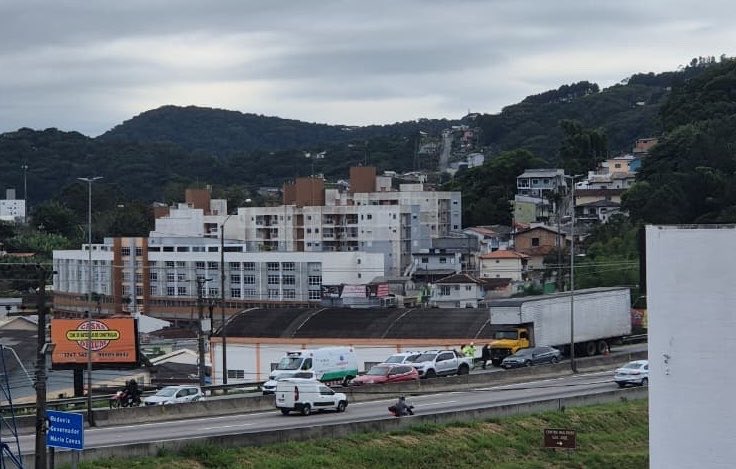 BR-101 sentido sul após o viaduto