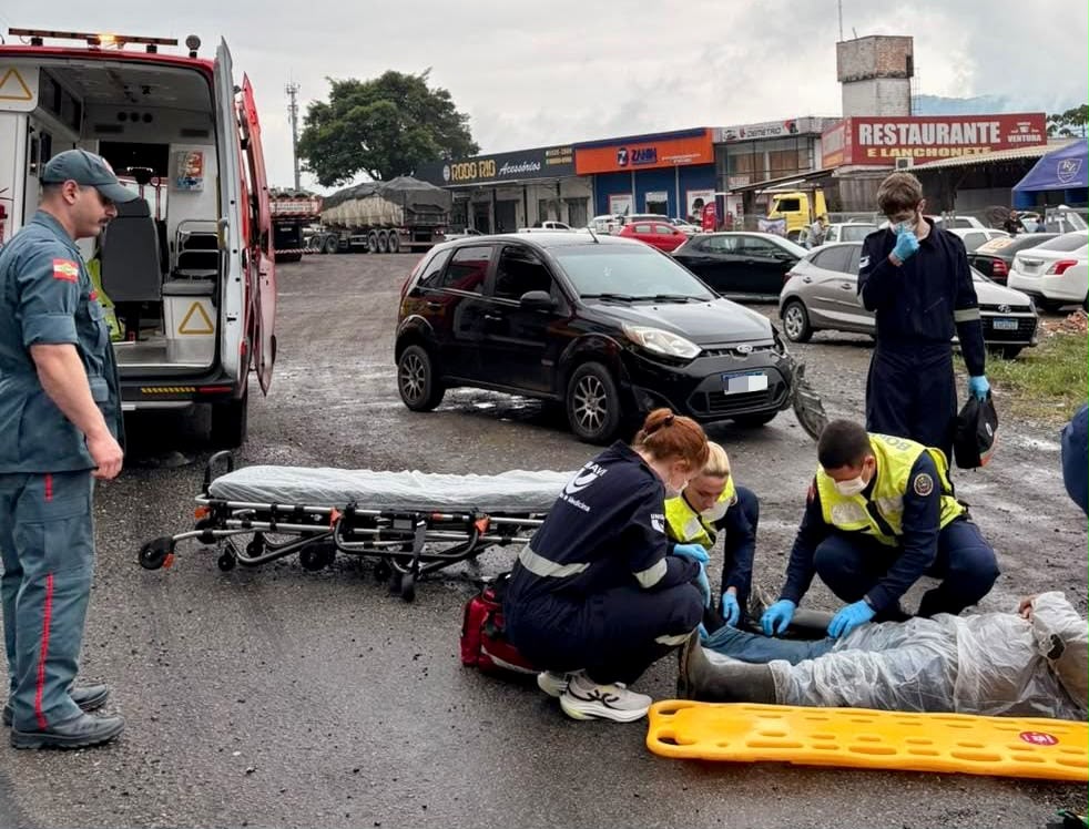 ACIDENTE CARRO E MOTO NA BR-470