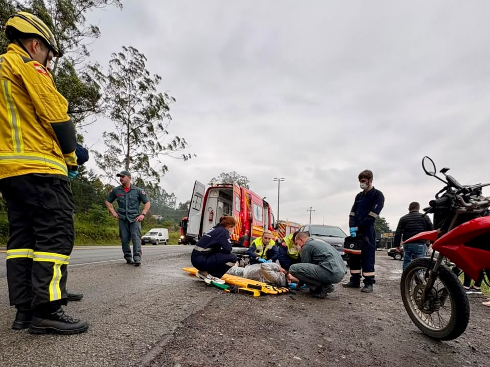 ACIDENTE CARRO E MOTO NA