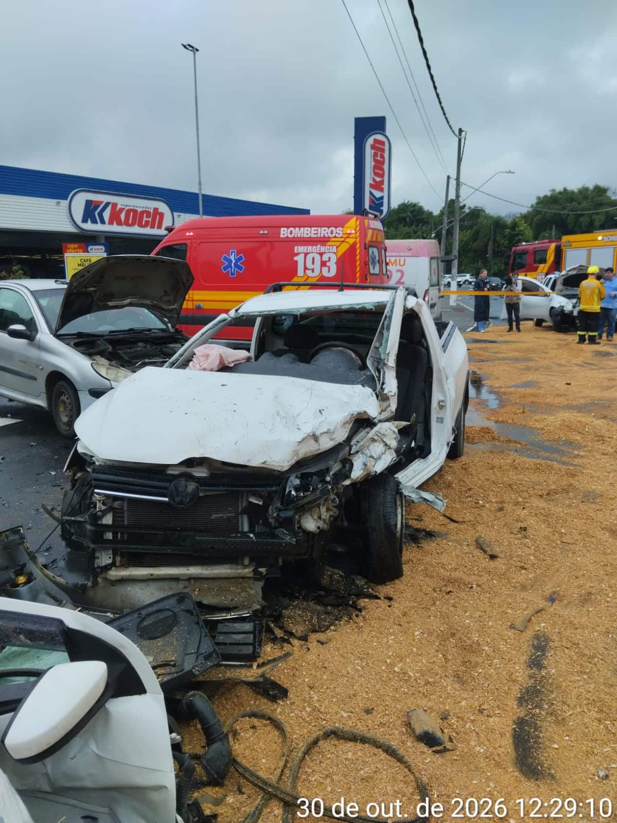 COLISÃO ENVOLVENDO VEÍCULOS NA RUA BAHIA