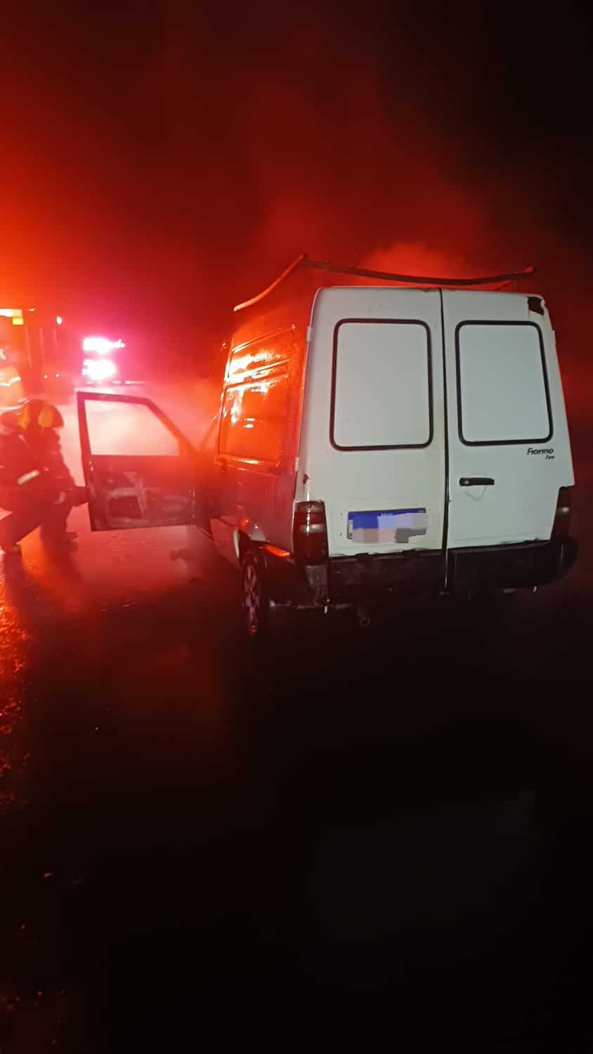 INCÊNDIO EM VEÍCULO NA BR 470